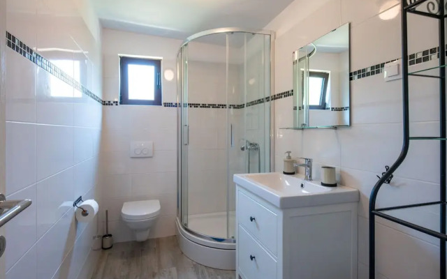 Mobile Home Rock Samphire 2