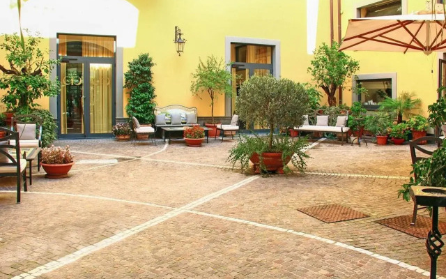 Le Cheminee Business Hotel