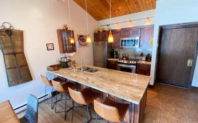 #407 Vail International