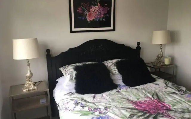 Sunny Holiday Home Near the Beach