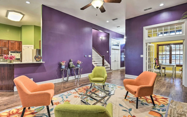Private Pool: Spacious & Vibrant Argyle Villa!