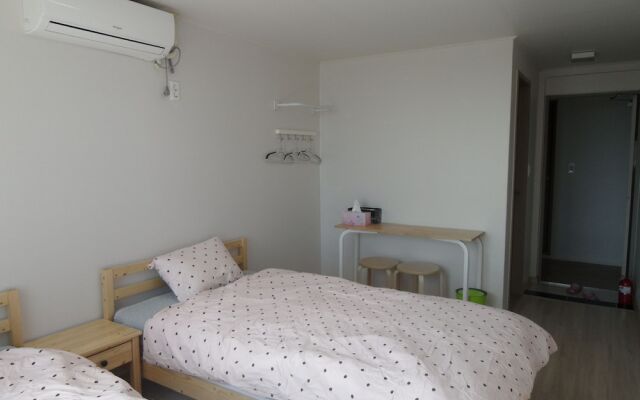 2013 Guesthouse