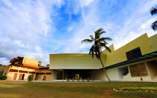 Avenra Gangaara Hotel