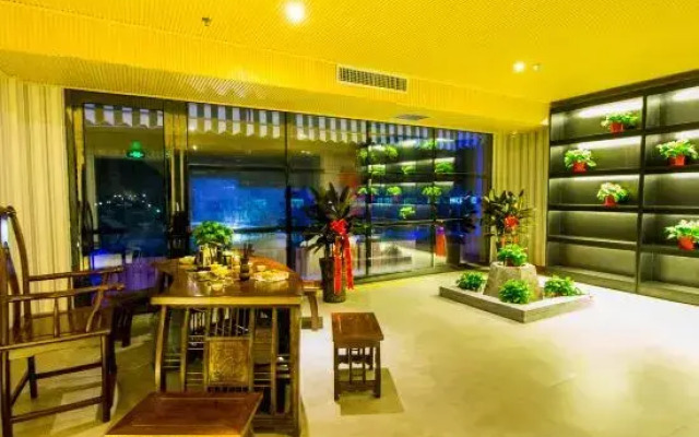 Yixian Sunshine Travel Inn (Xinxiang Hongmen University Town Branch)