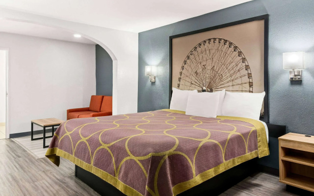 Super 8 by Wyndham Grand Prairie Southwest