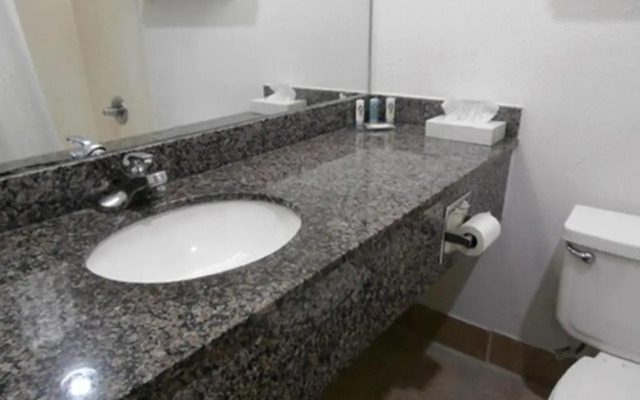 Country Hearth Inn & Suites Kansas City