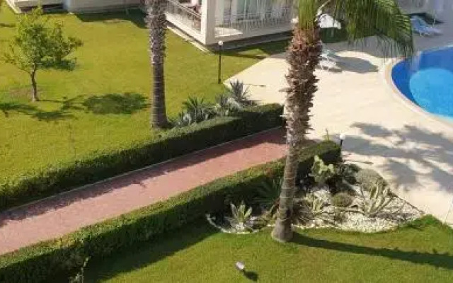 Nirvana Golf Apartment 7