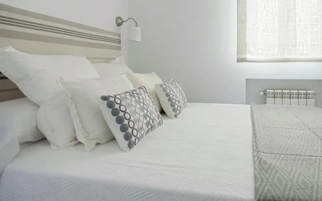 Exclusive 3BD Apartment Near Reina Sofia Museum Reina Sofia II