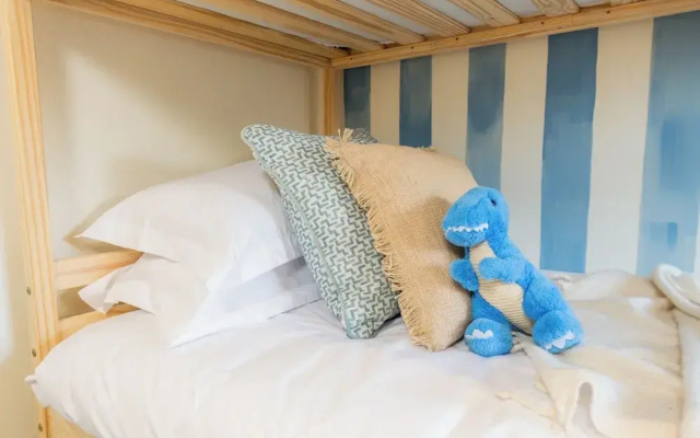 6guests-beachnearby-familyfriendly-petsok-parking