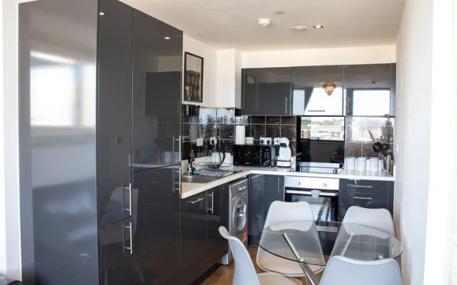 2 Bedroom Central Apartment With Parking