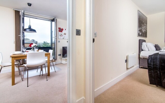 Luxury Two Bed Apartment With Roof Terrace