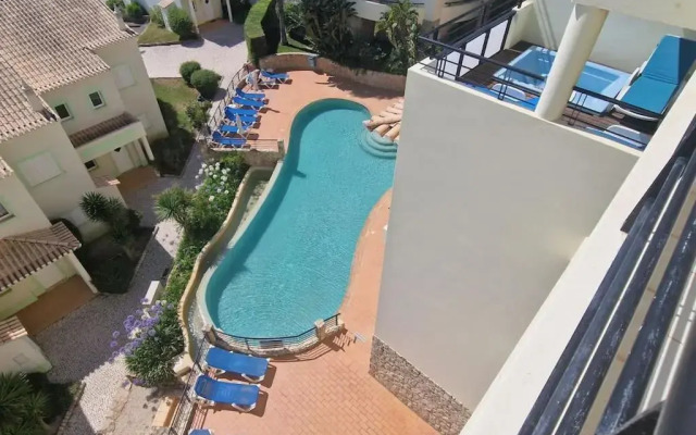 Spacious 3 bedroom apartment with seaview