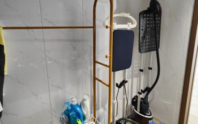 Xizi Light Luxury Hotel (Urad Qianqi Government Store)