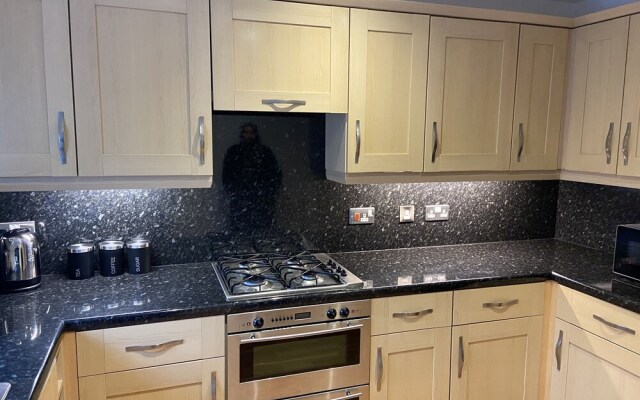 Royal Oak Apartment in Manchester Central Location