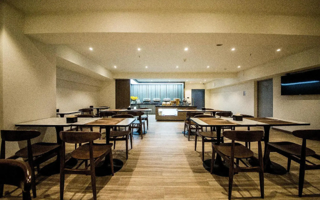 Hanting Express Handan Railway Station