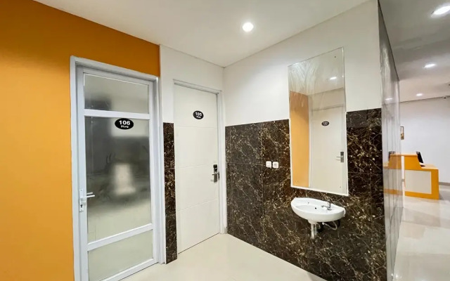 RedDoorz @ Ring Road II Area Manado