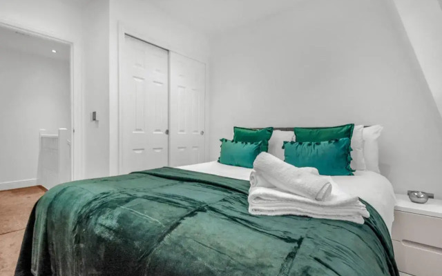 Artillery Lane Apartments by MySquare