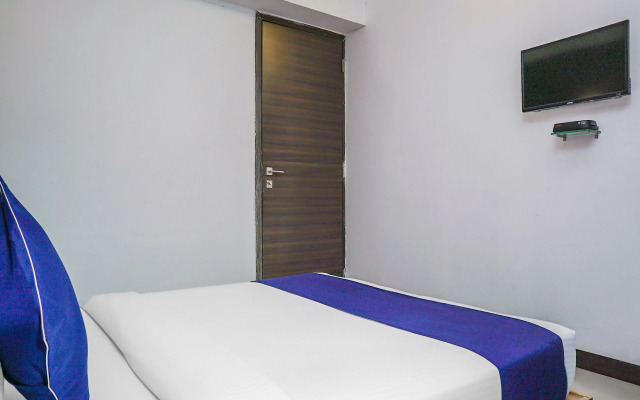 OYO Flagship 24491 Kharadi