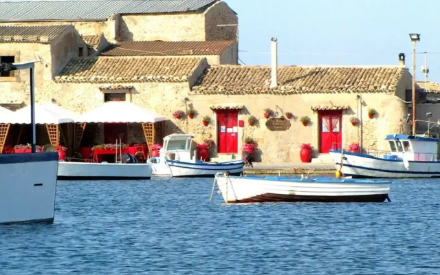 Sabbia1 CaseSicule, Apartment in the City Center and beside the Main Square, Beach at 100 m, Wi-Fi
