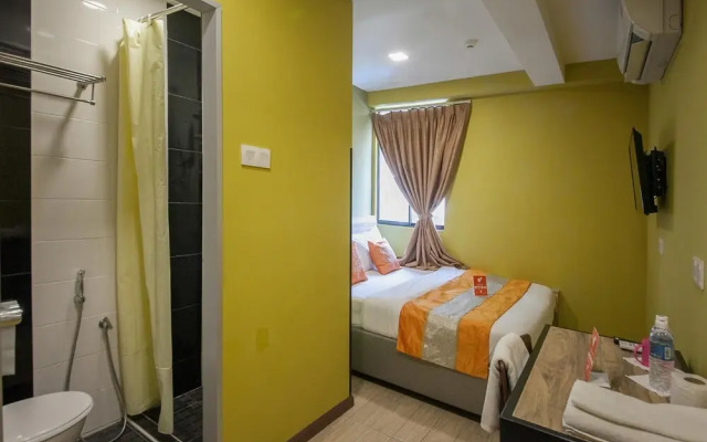 OYO 228 Basic Hotel
