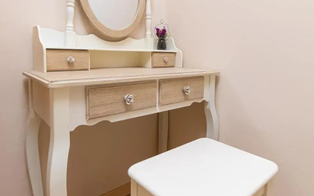 Bright & Cozy 1BD Flat with a Charming Terrace