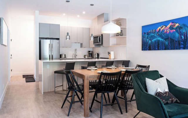 Rustic Retreat by Revelstoke Vacations