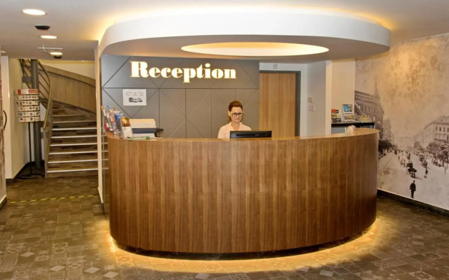 City Hotel Ring