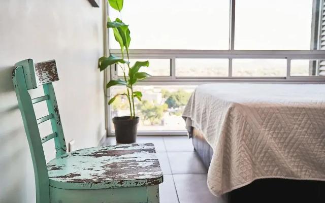 Comfortable and Trendy Apartment 2C