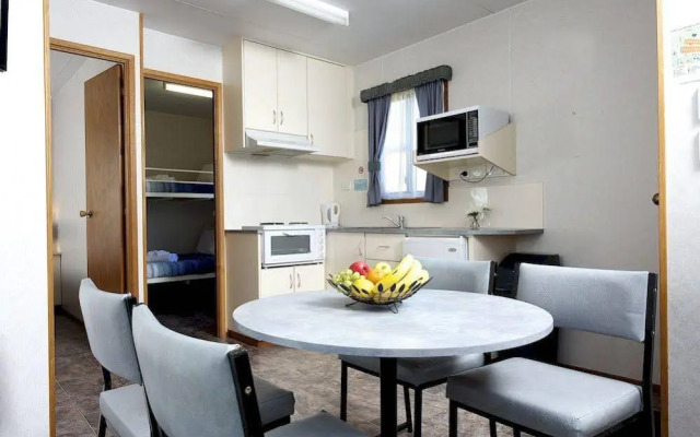 Lakes And Craters Holiday Park