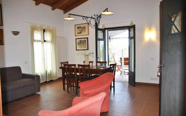 Red Roses Flat in a Semi-detached Villa