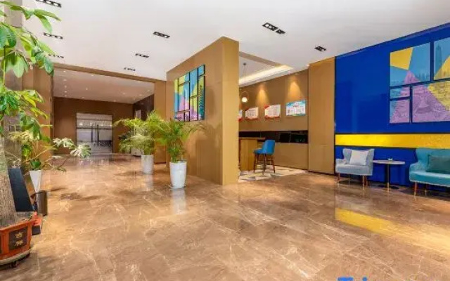 Ldyllic Holiday Inn Hotel