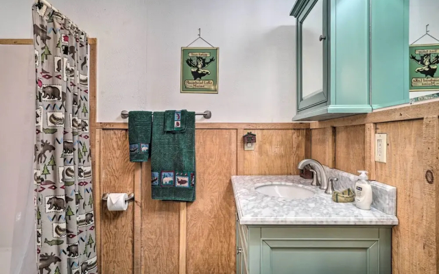 Rustic Cloudcroft Home ~ 2 Mi to Ski Slopes!