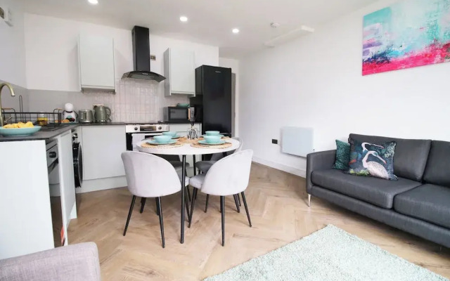 North Road New Luxe Flats with Parking