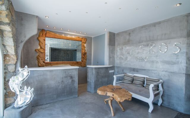 Flaskos Suites