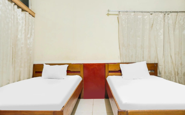SPOT ON 91833 Hotel Anggrek Daqu Syariah Kapuas – Guest Rooms – Kualakapuas