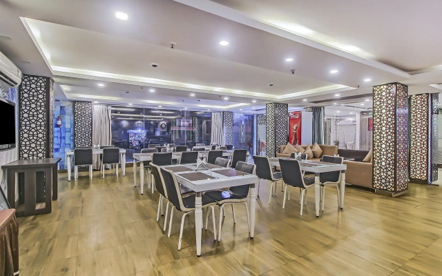 Super OYO Townhouse OAK The Platinum Studio 50