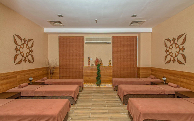 Royal Atlantis Spa & Resort