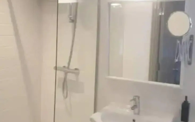 Buck - En-suite Room in Canalside Guesthouse
