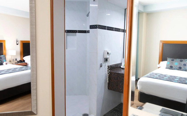 Hotel Abastos Plaza