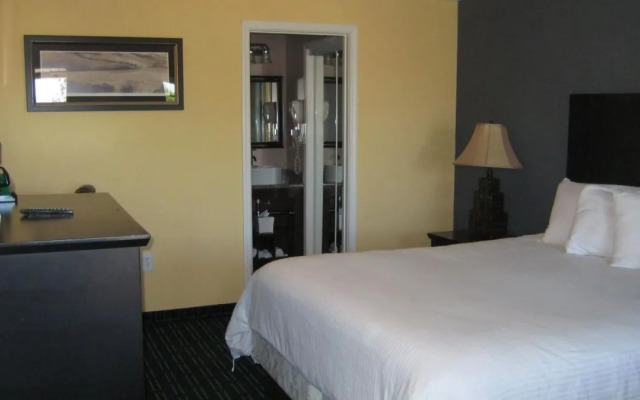 Solaire Inn & Suites