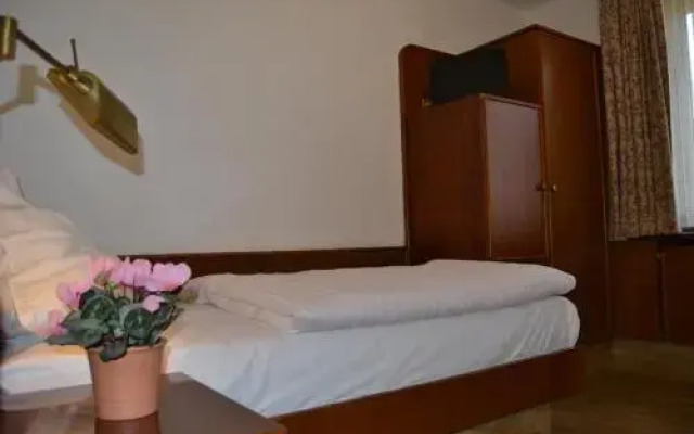 Top Hotel Garni