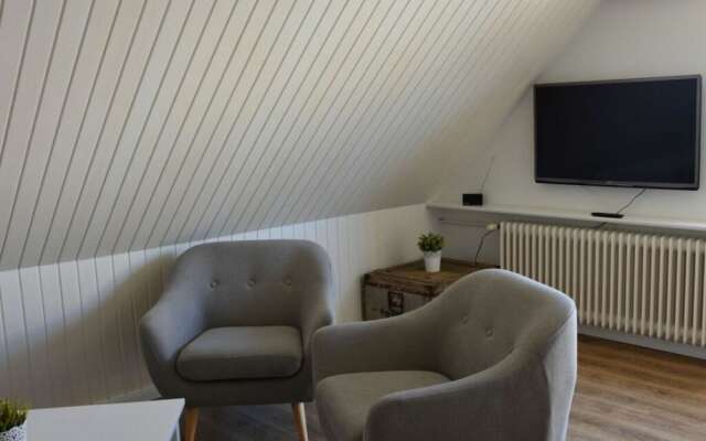 Langeness Modern Retreat