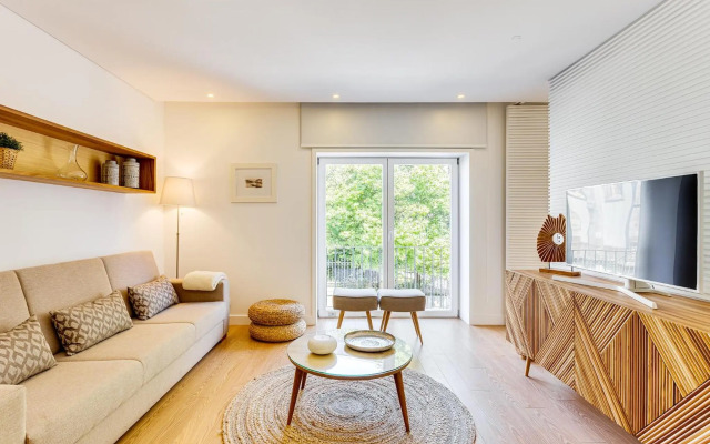 Wood Premium Downtown Apartment by DA'HOME