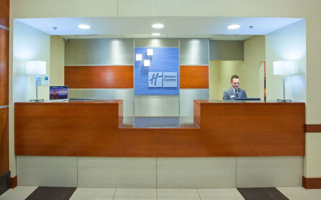 Holiday Inn Express and Suites Columbus Edinburgh by IHG