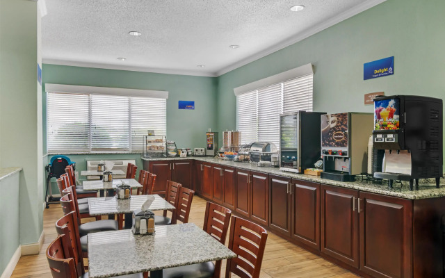 Best Western Teal Lake Inn