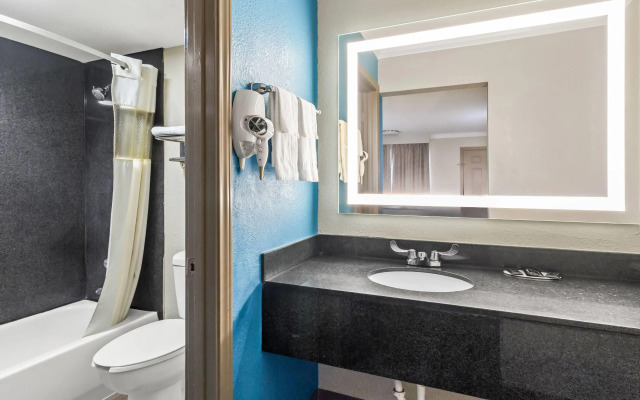 Days Inn by Wyndham Houston East