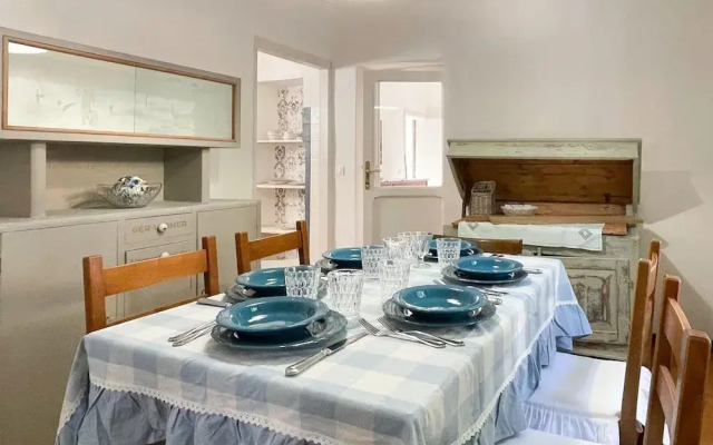 Pleasant Holiday Home With Whirlpool