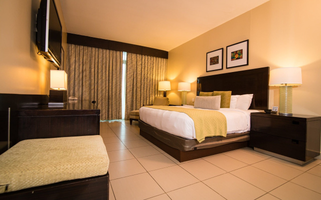 Summit Rainforest & Golf Resort