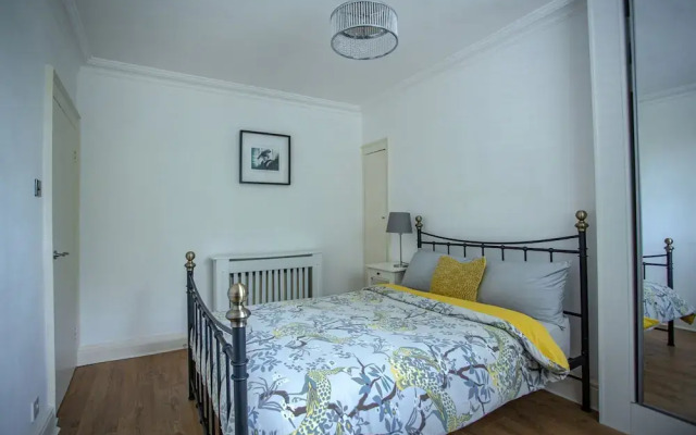 1 Bedroom Apartment With River Views