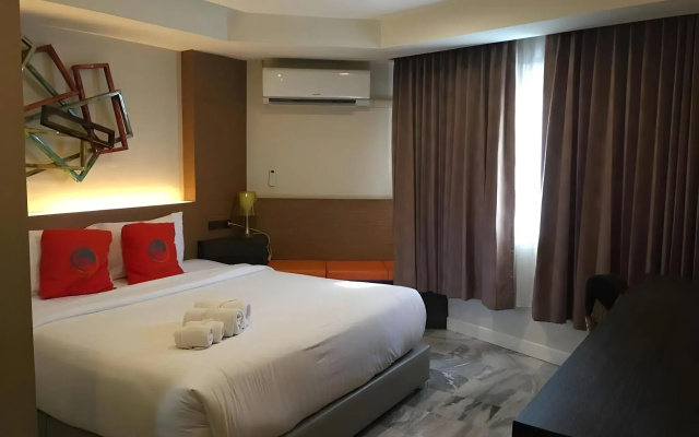 Dragon River Avenue Hotel